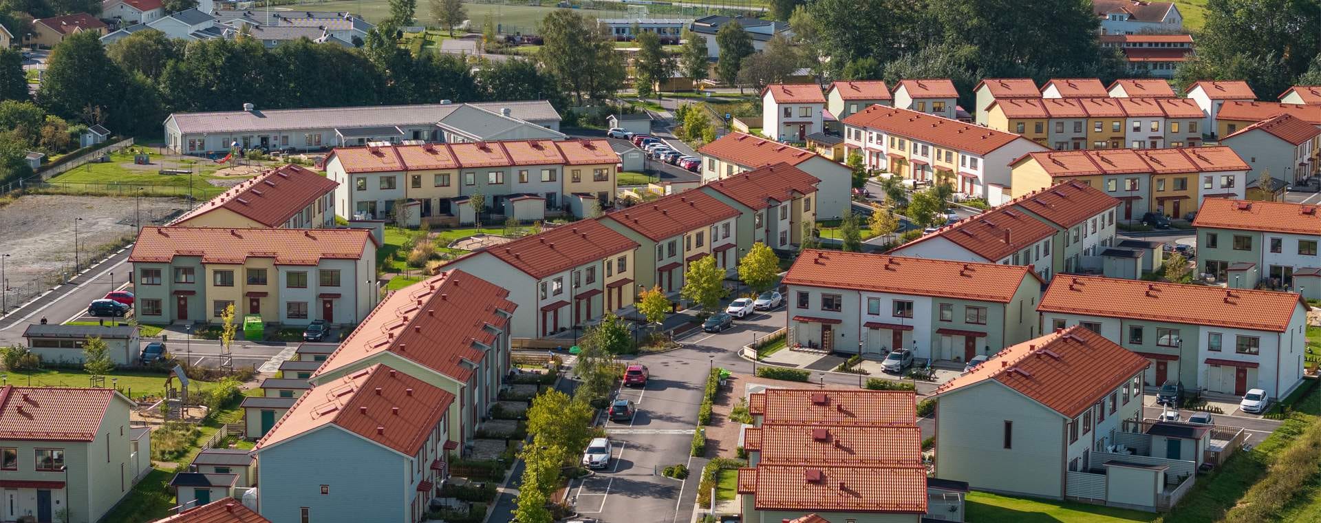 Nyproduktion i Kareby Äng - Flygbild över grannskapet