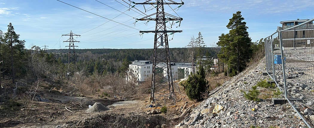 Än har inte ledningarna lagts ner men rör i backen är förberedda