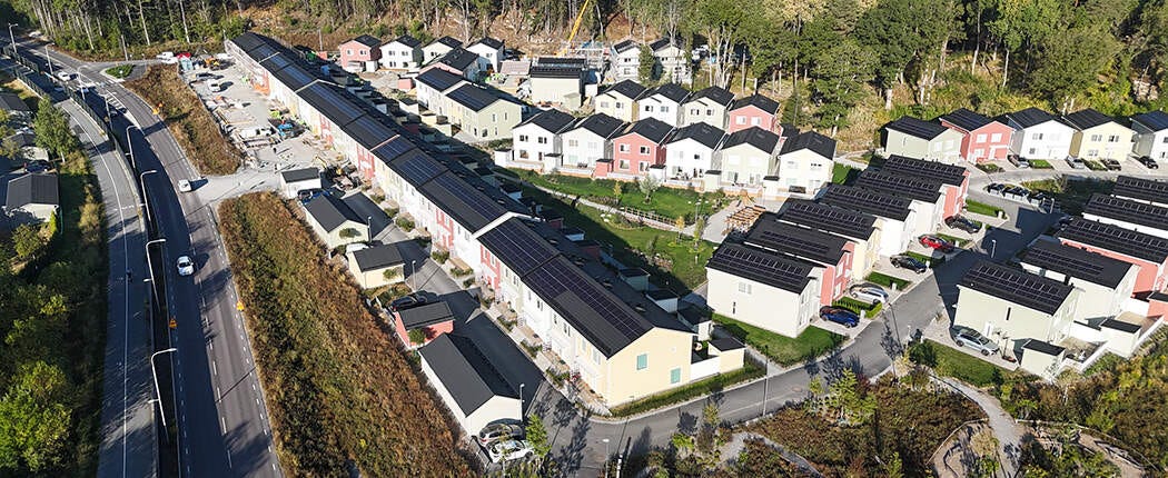 Fjärilshusen i augusti 2026 - snart är alla 70 hus på plats.