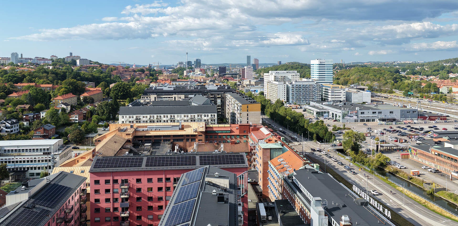 Nyproduktion Göteborg – Drönarbild över hustaken i Krokslätt