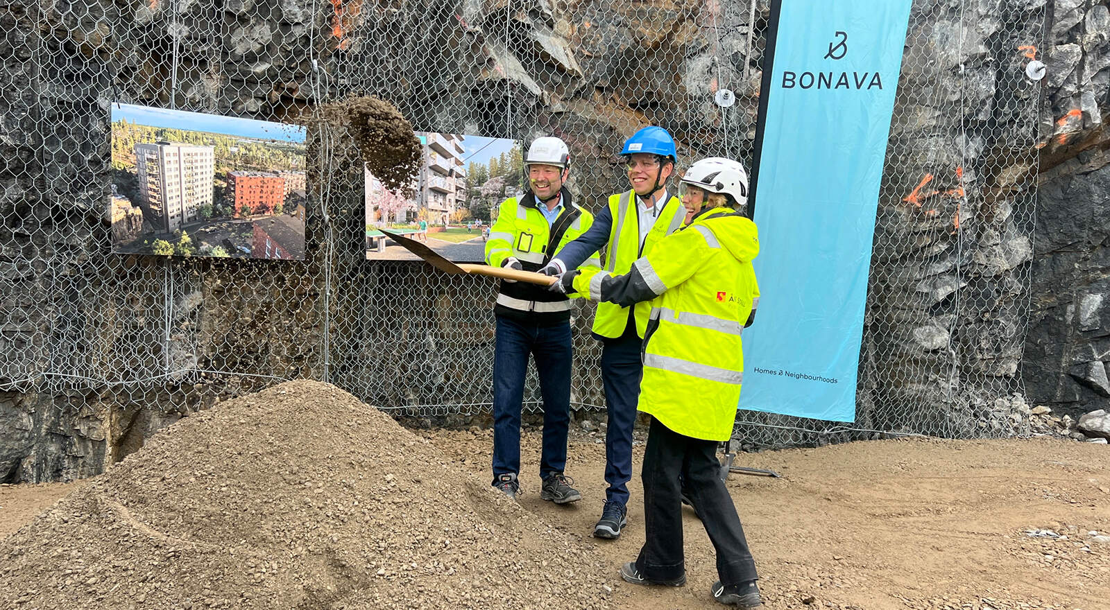 Björn Bergman (Bonava), Johan Krogh (ordförande i miljö- och stadsbyggnadsnämnden) och Hanna Lindskog (Åke Sundvall)
