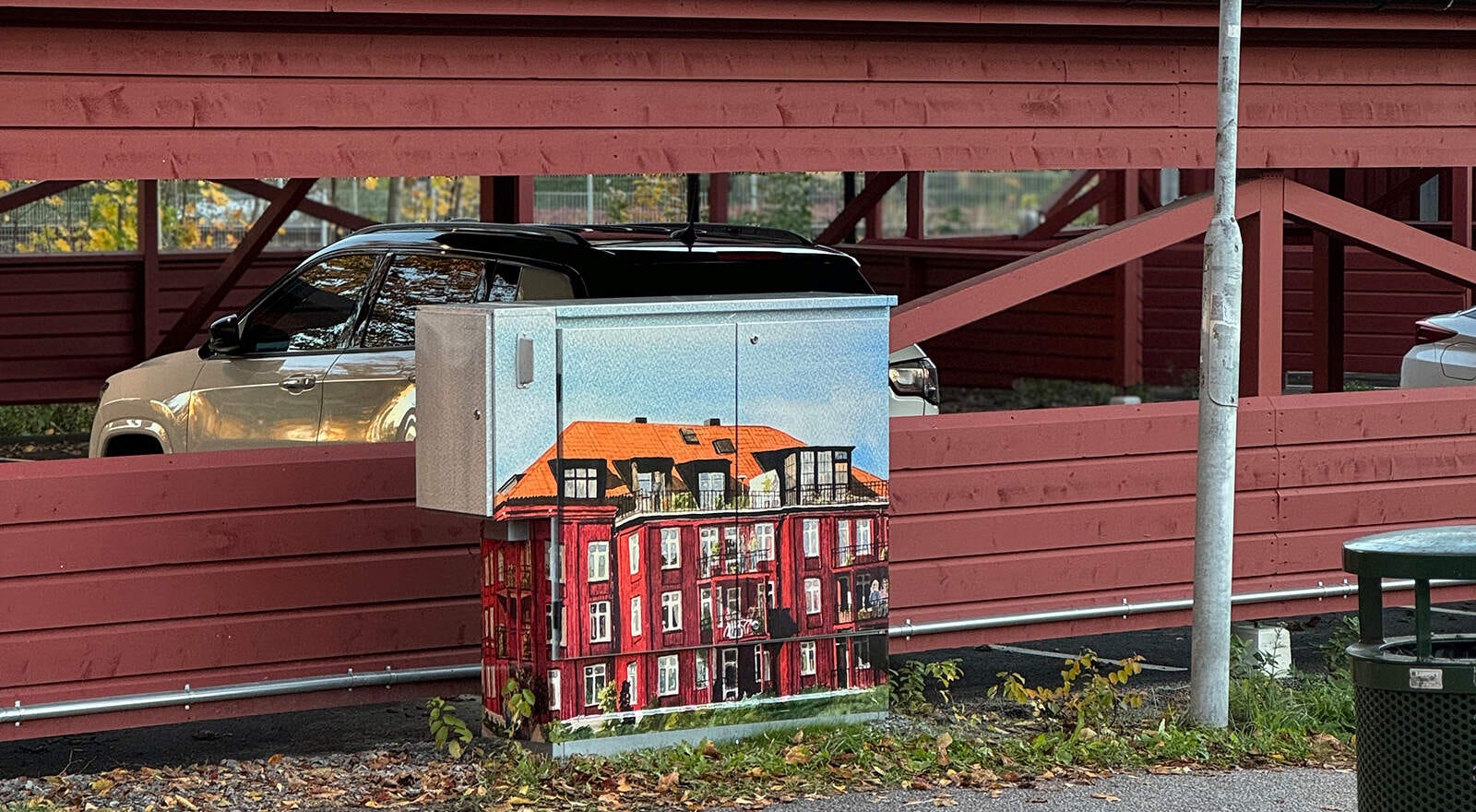 Ett konstverk pryder nu elskåpet vid Seminariegatan 1